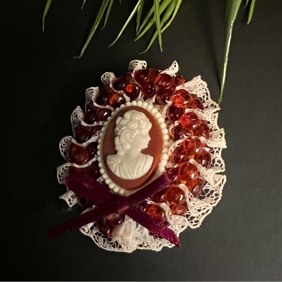 Vintage Victorian Cameo Brooch Pin - Picture 6 of 7